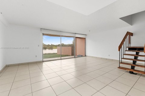 Adosado en venta en Miami, Florida, 3 dormitorios, 151.24 m2 № 1966760 - foto 7