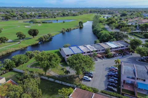 Adosado en venta en Miami, Florida, 3 dormitorios, 151.24 m2 № 1966760 - foto 29