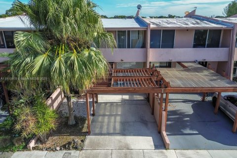 Adosado en venta en Miami, Florida, 3 dormitorios, 151.24 m2 № 1966760 - foto 3