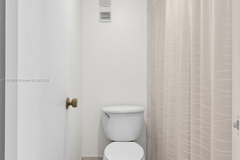 Adosado en venta en Miami, Florida, 3 dormitorios, 151.24 m2 № 1966760 - foto 19