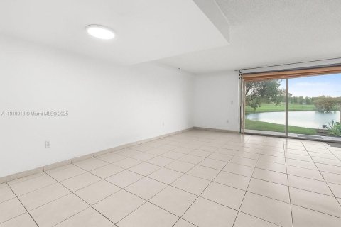 Adosado en venta en Miami, Florida, 3 dormitorios, 151.24 m2 № 1966760 - foto 9