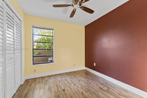 Купить виллу или дом в Майами, Флорида 4 спальни, 190.91м2, № 1999100 - фото 27