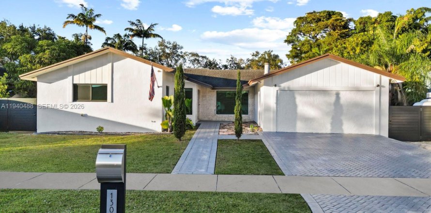 Дом в Майами, Флорида 4 спальни, 190.91м2 № 1999100