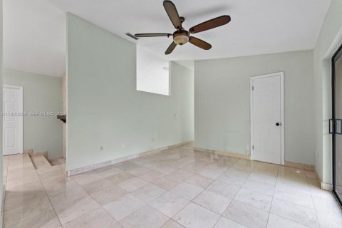 Купить виллу или дом в Майами, Флорида 4 спальни, 190.91м2, № 1999100 - фото 18