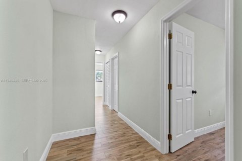 Купить виллу или дом в Майами, Флорида 4 спальни, 190.91м2, № 1999100 - фото 23