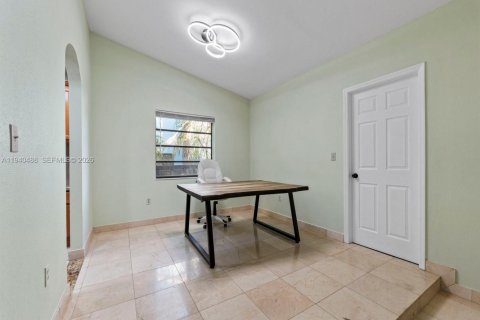 Купить виллу или дом в Майами, Флорида 4 спальни, 190.91м2, № 1999100 - фото 16