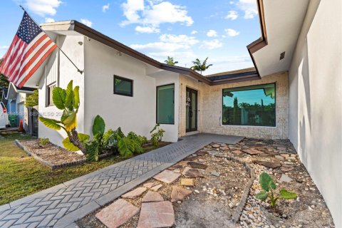 Купить виллу или дом в Майами, Флорида 4 спальни, 190.91м2, № 1999100 - фото 7