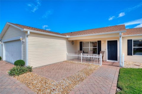House in The Villages, Florida 2 bedrooms, 131.46 sq.m. № 2354511 - photo 5