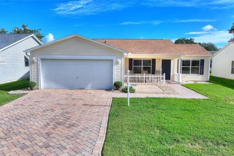 House in The Villages, Florida 2 bedrooms, 131.46 sq.m. № 2354511