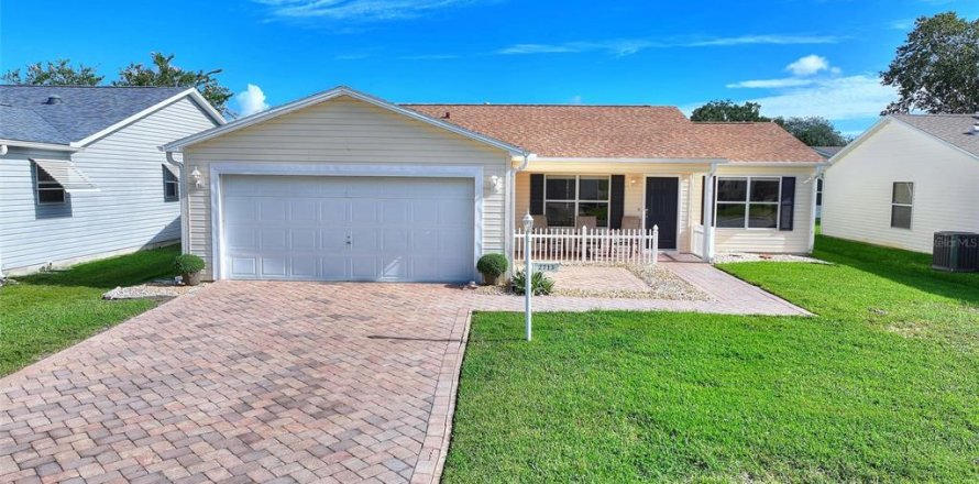 House in The Villages, Florida 2 bedrooms, 131.46 sq.m. № 2354511