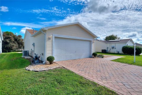 House in The Villages, Florida 2 bedrooms, 131.46 sq.m. № 2354511 - photo 4
