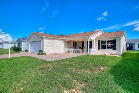 House in The Villages, Florida 2 bedrooms, 131.46 sq.m. № 2354511 - photo 3