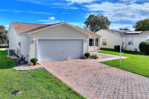 House in The Villages, Florida 2 bedrooms, 131.46 sq.m. № 2354511 - photo 7