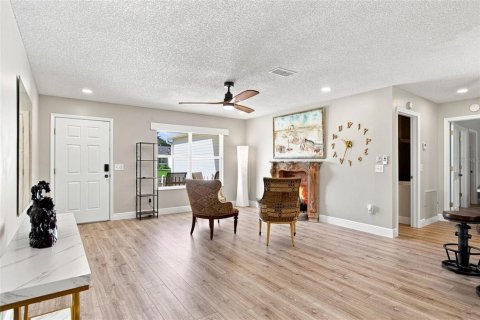 House in The Villages, Florida 2 bedrooms, 131.46 sq.m. № 2354511 - photo 11