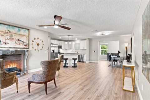 House in The Villages, Florida 2 bedrooms, 131.46 sq.m. № 2354511 - photo 8