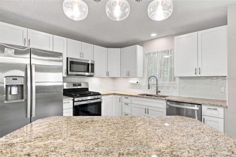 House in The Villages, Florida 2 bedrooms, 131.46 sq.m. № 2354511 - photo 17