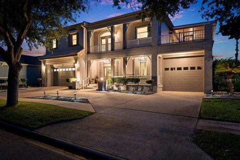 House in Palm Coast, Florida 5 bedrooms, 373.47 sq.m. № 2317499