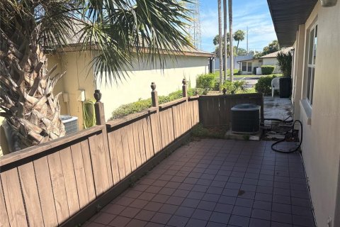 House in Clearwater, Florida 2 bedrooms, 55.74 sq.m. № 2218652 - photo 25