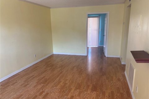 House in Clearwater, Florida 2 bedrooms, 55.74 sq.m. № 2218652 - photo 3