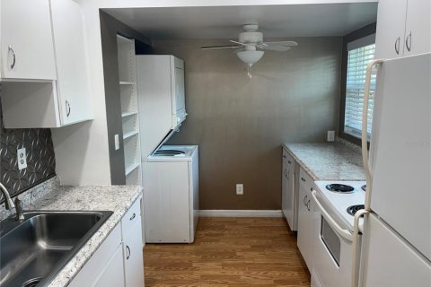 House in Clearwater, Florida 2 bedrooms, 55.74 sq.m. № 2218652 - photo 6
