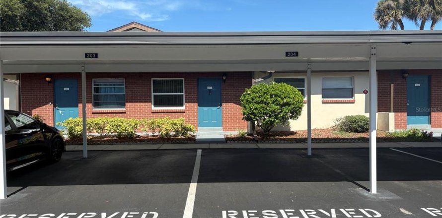 House in Clearwater, Florida 2 bedrooms, 55.74 sq.m. № 2218652