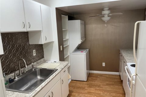 House in Clearwater, Florida 2 bedrooms, 55.74 sq.m. № 2218652 - photo 8