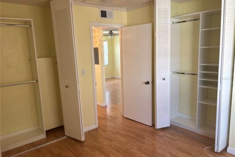 House in Clearwater, Florida 2 bedrooms, 55.74 sq.m. № 2218652 - photo 24