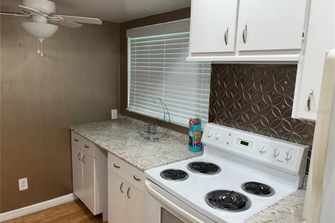 House in Clearwater, Florida 2 bedrooms, 55.74 sq.m. № 2218652 - photo 10