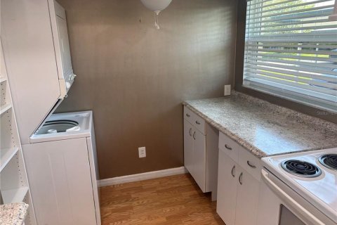 House in Clearwater, Florida 2 bedrooms, 55.74 sq.m. № 2218652 - photo 9