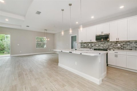 Casa en venta en Port Charlotte, Florida, 4 dormitorios, 208.94 m2 № 1777283 - foto 8