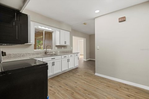 House in Venice, Florida 3 bedrooms, 178.37 sq.m. № 1558613 - photo 11