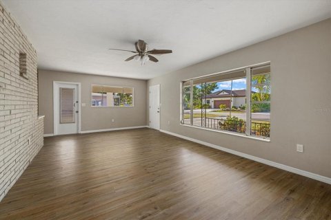 House in Venice, Florida 3 bedrooms, 178.37 sq.m. № 1558613 - photo 7