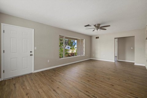 House in Venice, Florida 3 bedrooms, 178.37 sq.m. № 1558613 - photo 4