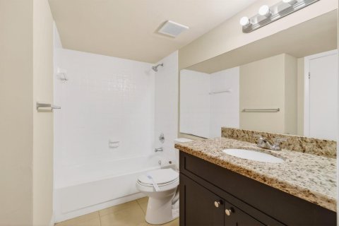 Condominio en venta en Coral Springs, Florida, 1 dormitorio, 65.03 m2 № 2155100 - foto 25