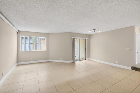 Condominio en venta en Coral Springs, Florida, 1 dormitorio, 65.03 m2 № 2155100 - foto 11