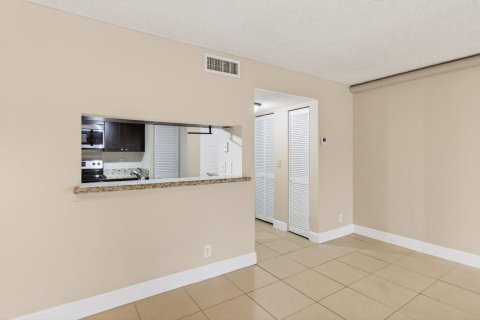 Condominio en venta en Coral Springs, Florida, 1 dormitorio, 65.03 m2 № 2155100 - foto 16