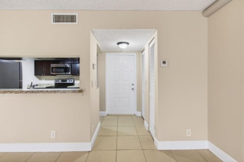 Condominio en venta en Coral Springs, Florida, 1 dormitorio, 65.03 m2 № 2155100 - foto 9