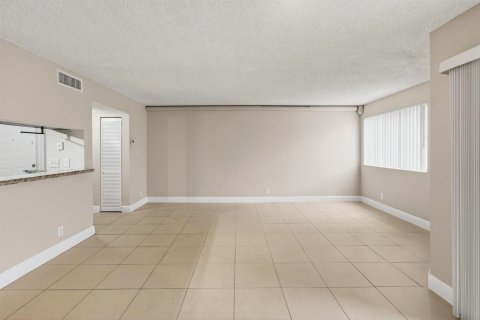 Condominio en venta en Coral Springs, Florida, 1 dormitorio, 65.03 m2 № 2155100 - foto 15