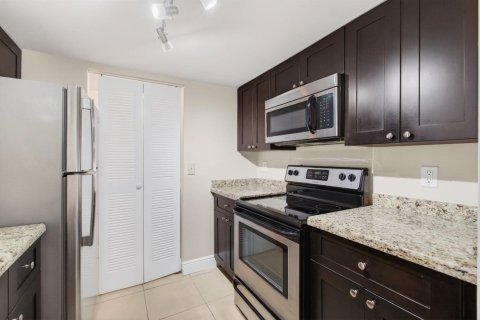 Condominio en venta en Coral Springs, Florida, 1 dormitorio, 65.03 m2 № 2155100 - foto 4