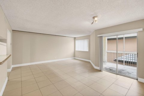 Condominio en venta en Coral Springs, Florida, 1 dormitorio, 65.03 m2 № 2155100 - foto 14