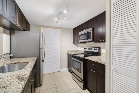 Condominio en venta en Coral Springs, Florida, 1 dormitorio, 65.03 m2 № 2155100 - foto 3