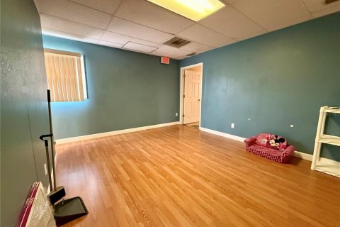 Propiedad comercial en alquiler en Hudson, Florida, 1202.9 m2 № 1886314 - foto 5