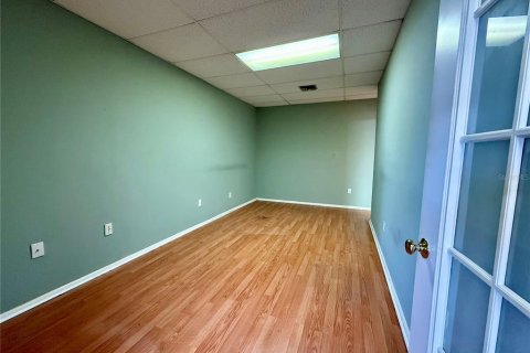 Propiedad comercial en alquiler en Hudson, Florida, 1202.9 m2 № 1886314 - foto 11