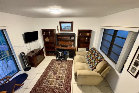 Купить виллу или дом в Майами, Флорида 3 спальни, 129.69м2, № 2033679 - фото 11