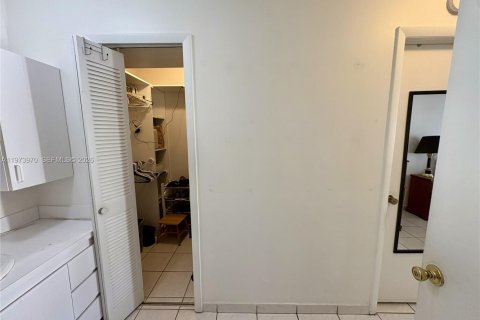 Купить виллу или дом в Майами, Флорида 3 спальни, 129.69м2, № 2033679 - фото 22