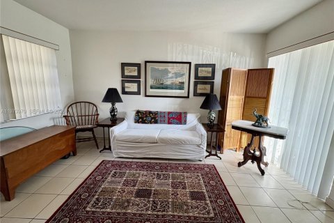 Купить виллу или дом в Майами, Флорида 3 спальни, 129.69м2, № 2033679 - фото 14