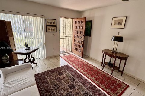 Купить виллу или дом в Майами, Флорида 3 спальни, 129.69м2, № 2033679 - фото 15