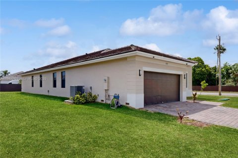 Villa ou maison à vendre à Homestead, Floride: 4 chambres, 249.81 m2 № 2001207 - photo 3