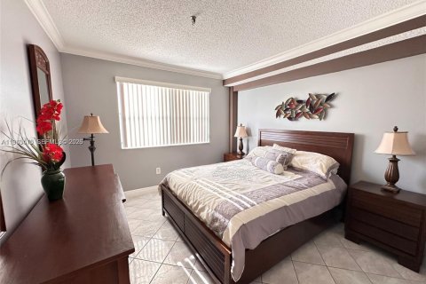 Снять в аренду кондоминиум в Санни-Айлс-Бич, Флорида 2 спальни, 91.97м2, № 2025335 - фото 12