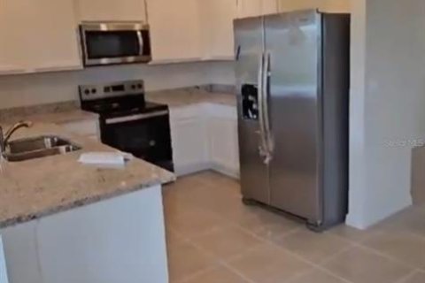 Casa en alquiler en Poinciana, Florida, 3 dormitorios, 139.73 m2 № 1717878 - foto 4